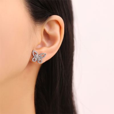 【香港周六福】スタッドピアス イヤリング 蝶 シルバー925耳 デザイン性高い シルバー925 クリスタル 蝶々の ささやき スタッド イヤリング | amood