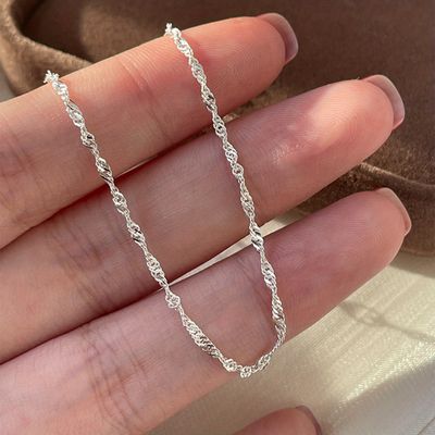 シルバーのミニマリストウェーブチェーンブレスレット | amood